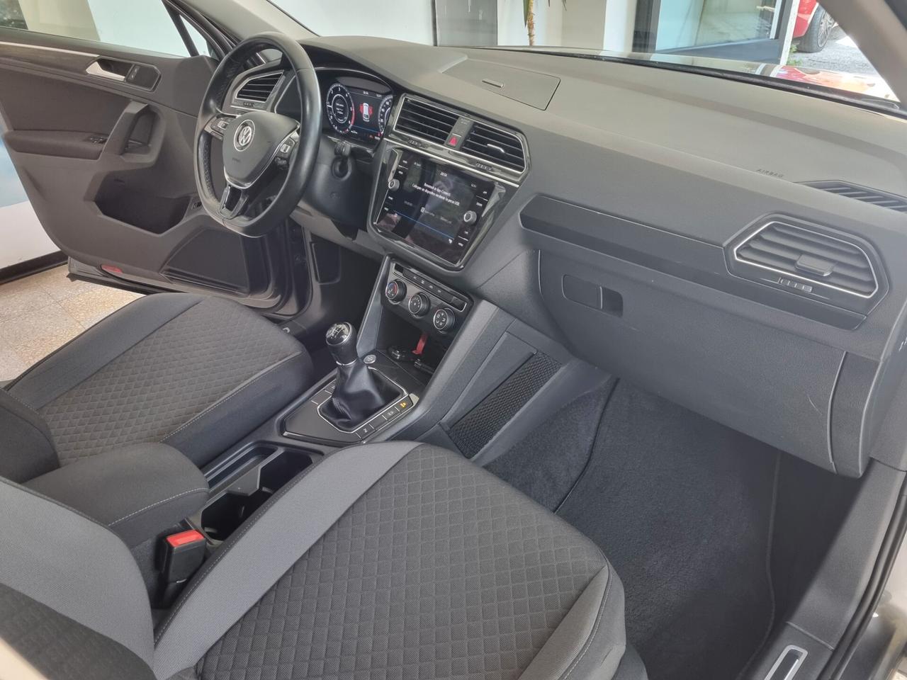 Volkswagen Tiguan 1.6 TDI SCR R-Line, VIRTUAL COCKPIT, KEYLESS