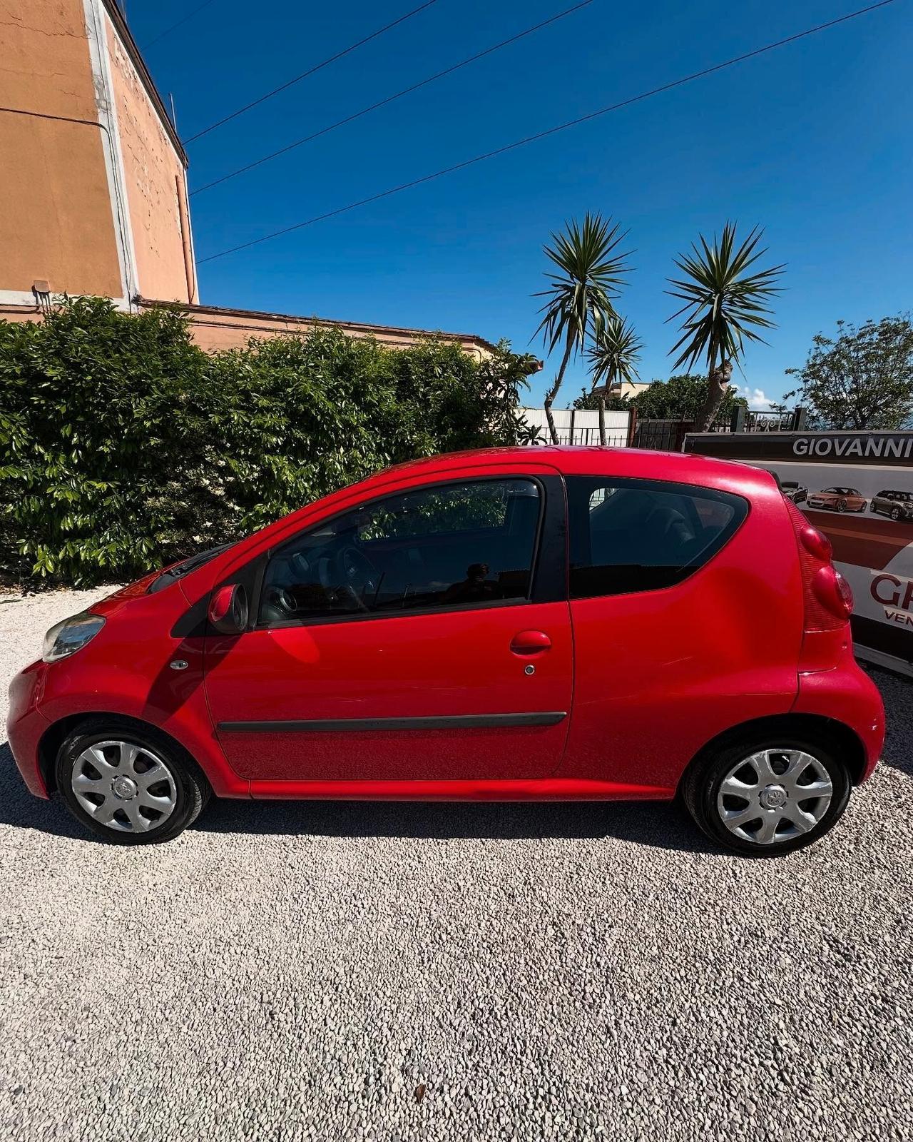 Peugeot 107 1.0 68CV 3p. Sweet Years 2Tronic