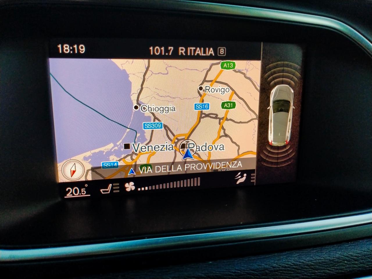Volvo V40 2.0D3 R-DESIGN GEARTRONIC 8M M.Y.17 E6 FULL LED SYSTEM /PELLE ALCANTARA