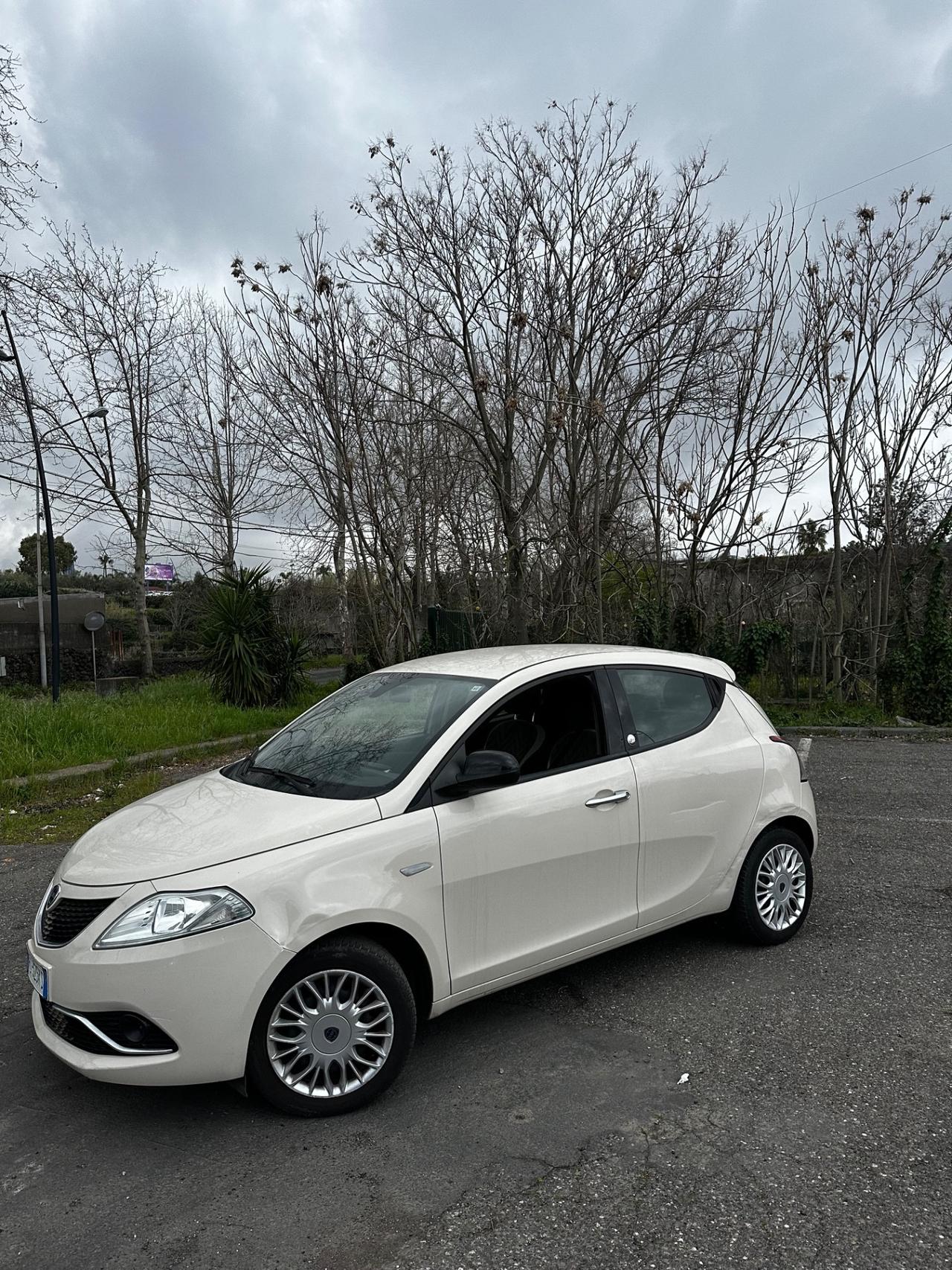 Lancia Ypsilon 1.2 69 CV 5 porte GPL Ecochic Gold