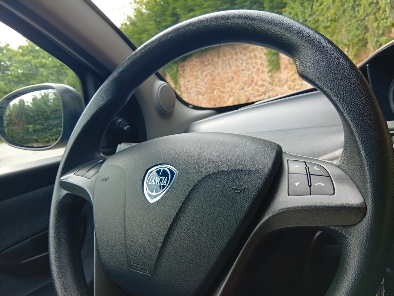 Lancia Ypsilon 1.2 69 CV 5 porte GPL Ecochic Black and Noir