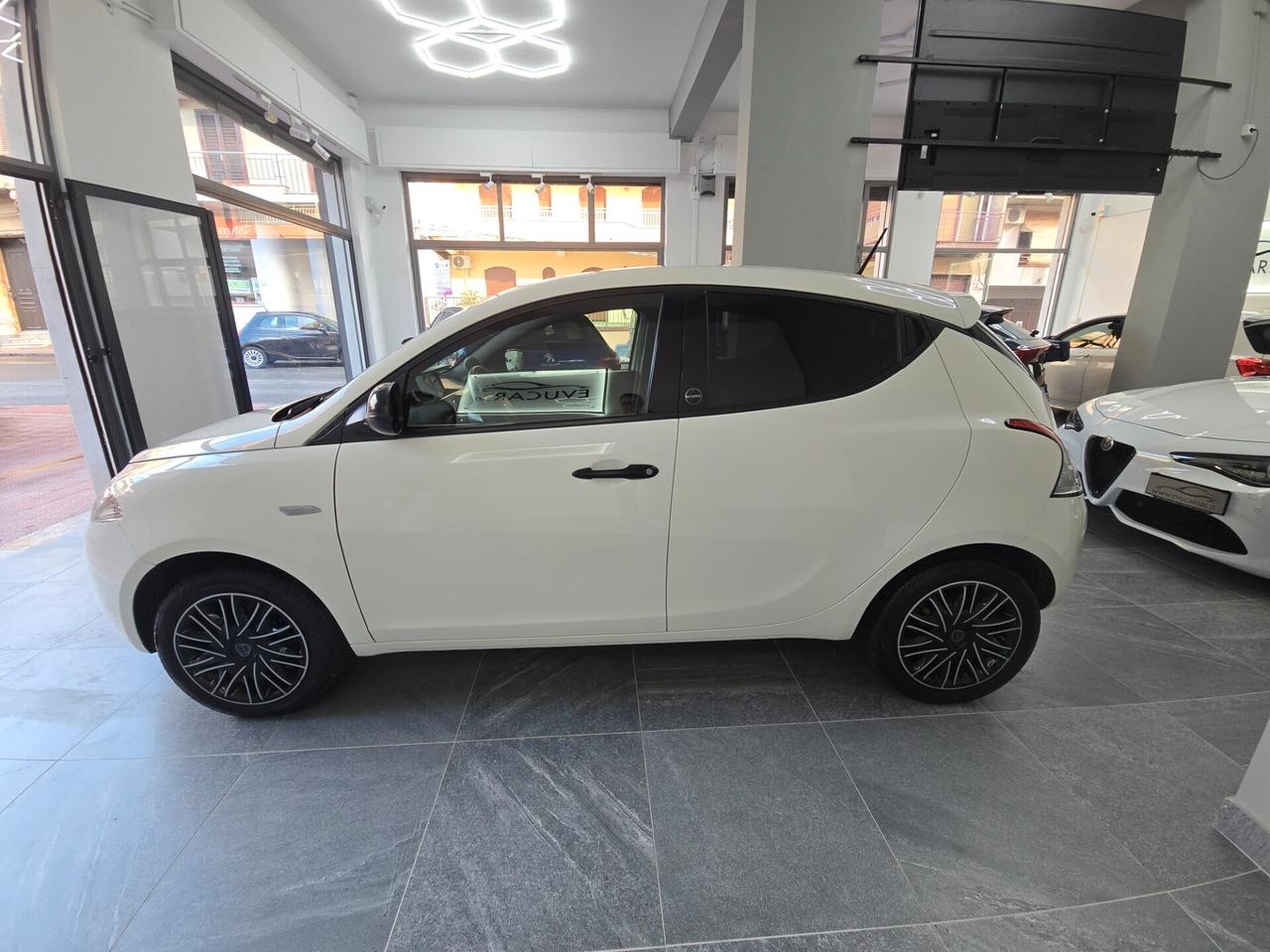 Lancia Ypsilon 1.0Hybrid 2021 40.000km