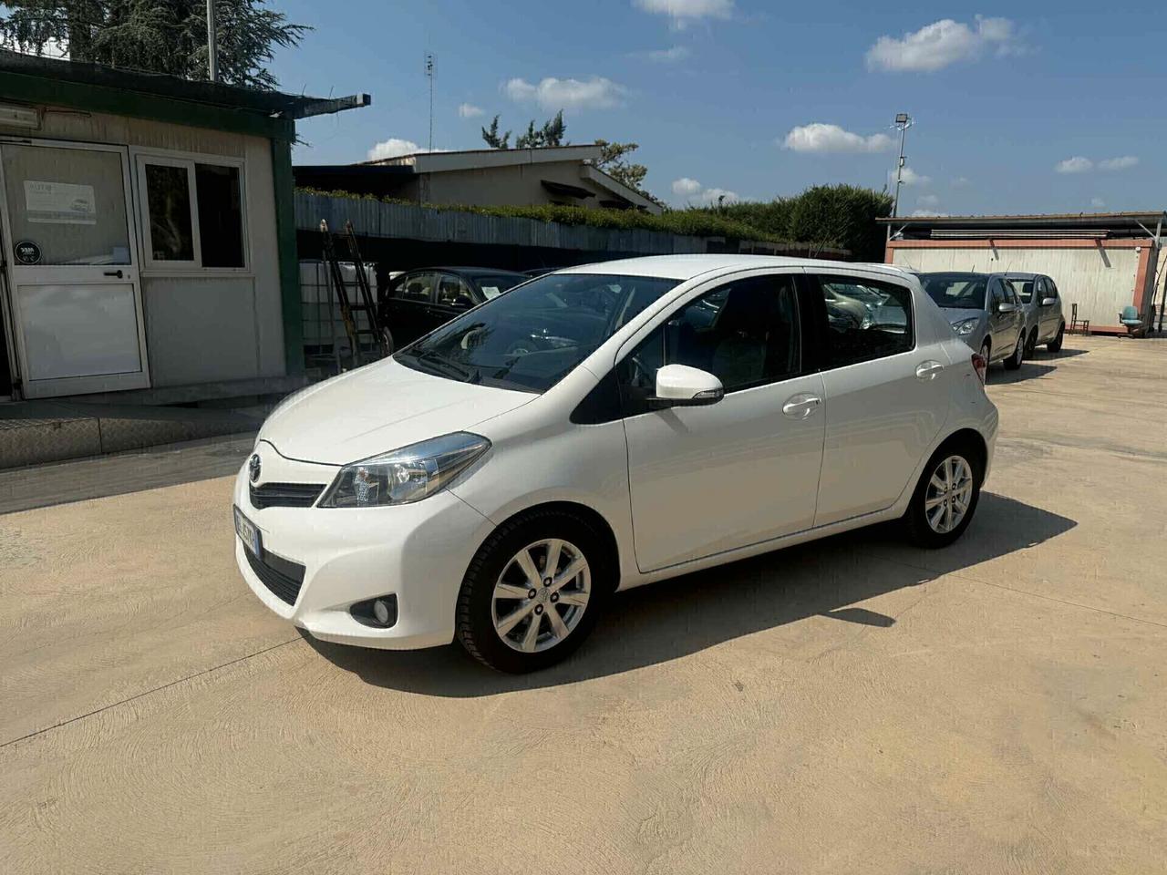 Toyota Yaris 1.0 BENZINA ''navig, retr,'' 2012 neop ok