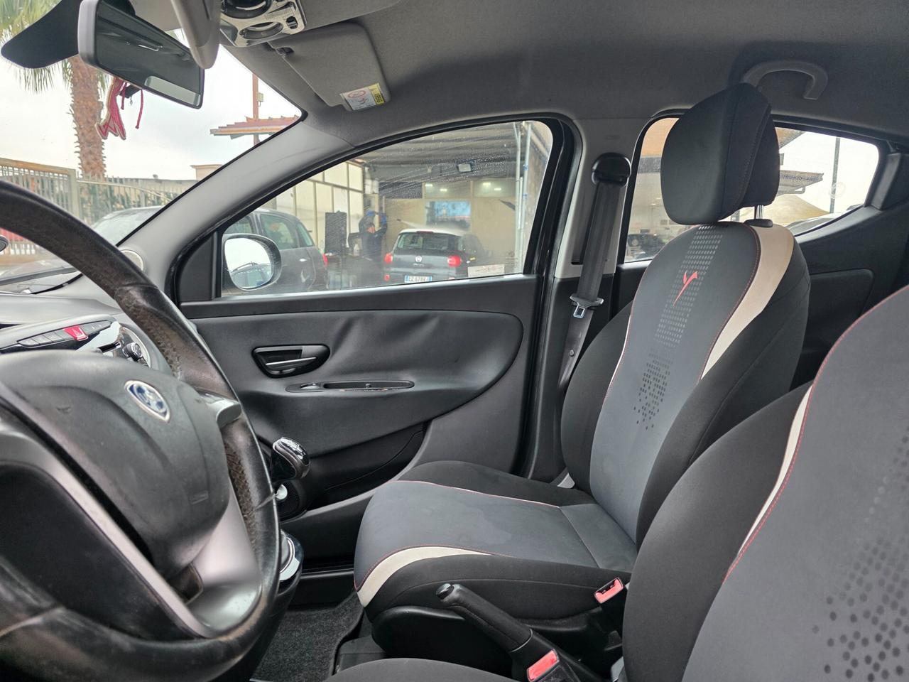 Lancia Ypsilon 0.9 TwinAir 85 CV 5 porte Metano Ecochic Elefantino