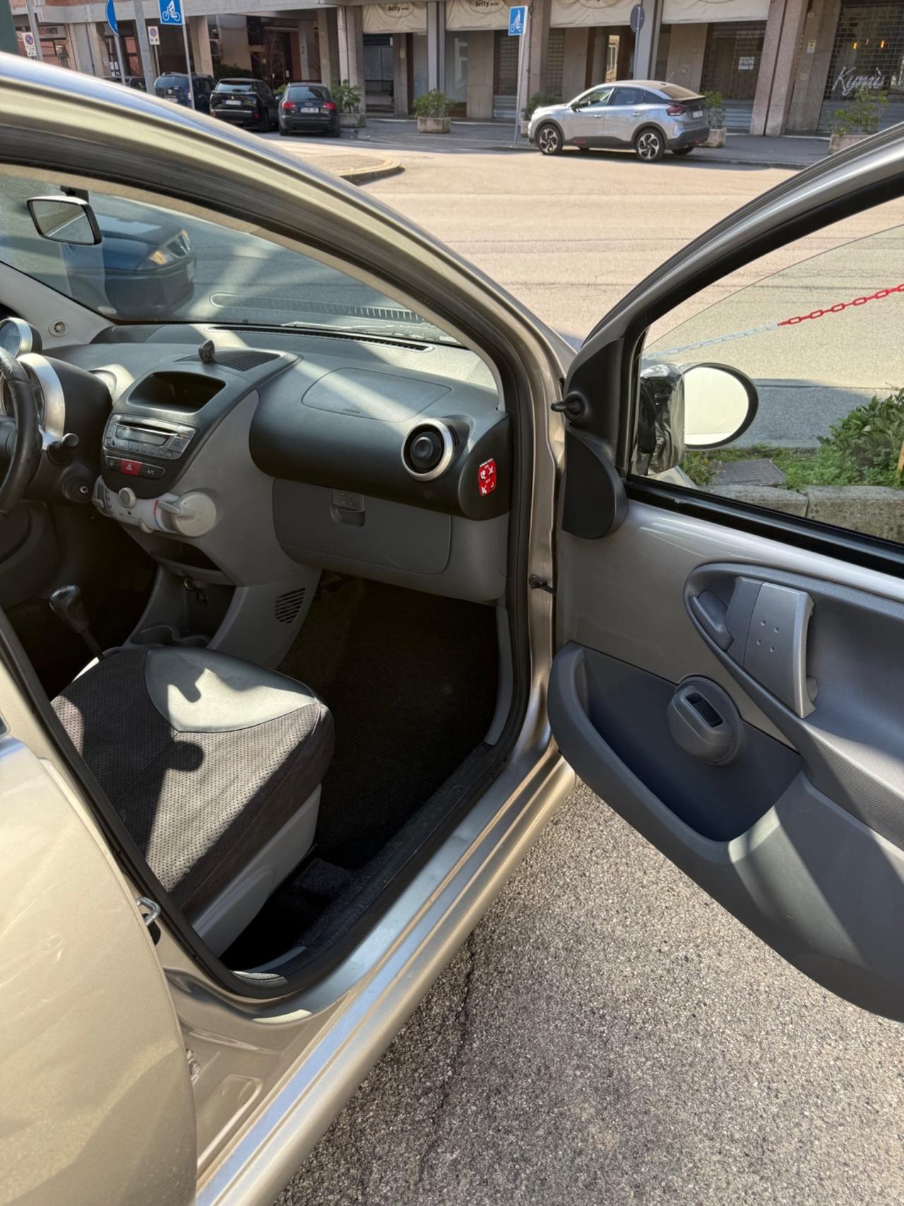 Toyota Aygo 1.0 12V VVT-i 5 porte Sol