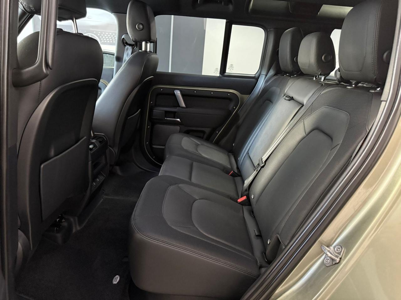 Land Rover Defender 110 3.0D I6 200 CV AWD Auto X-Dynamic S