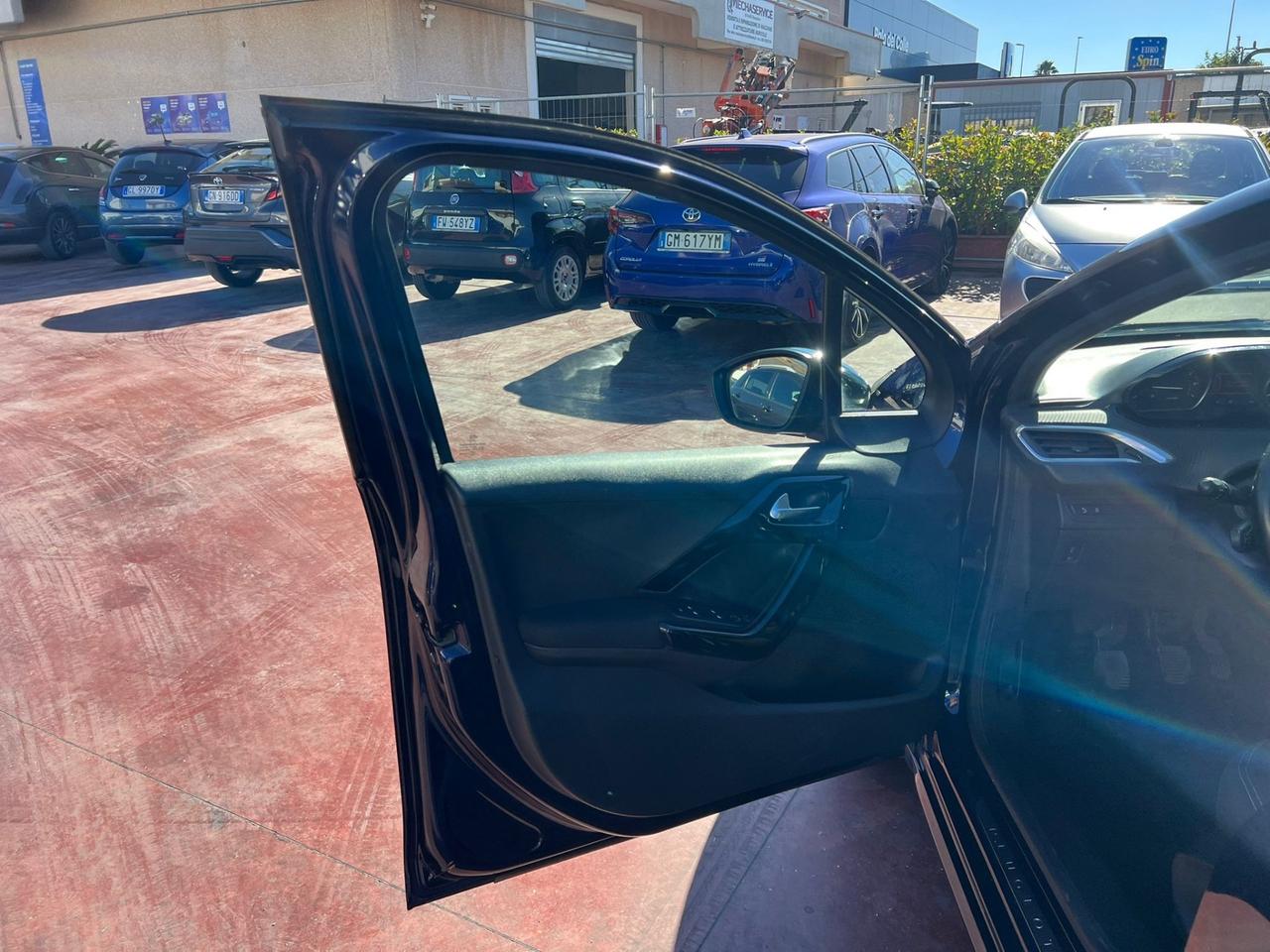 Peugeot 208 PureTech 82 5 porte Allure