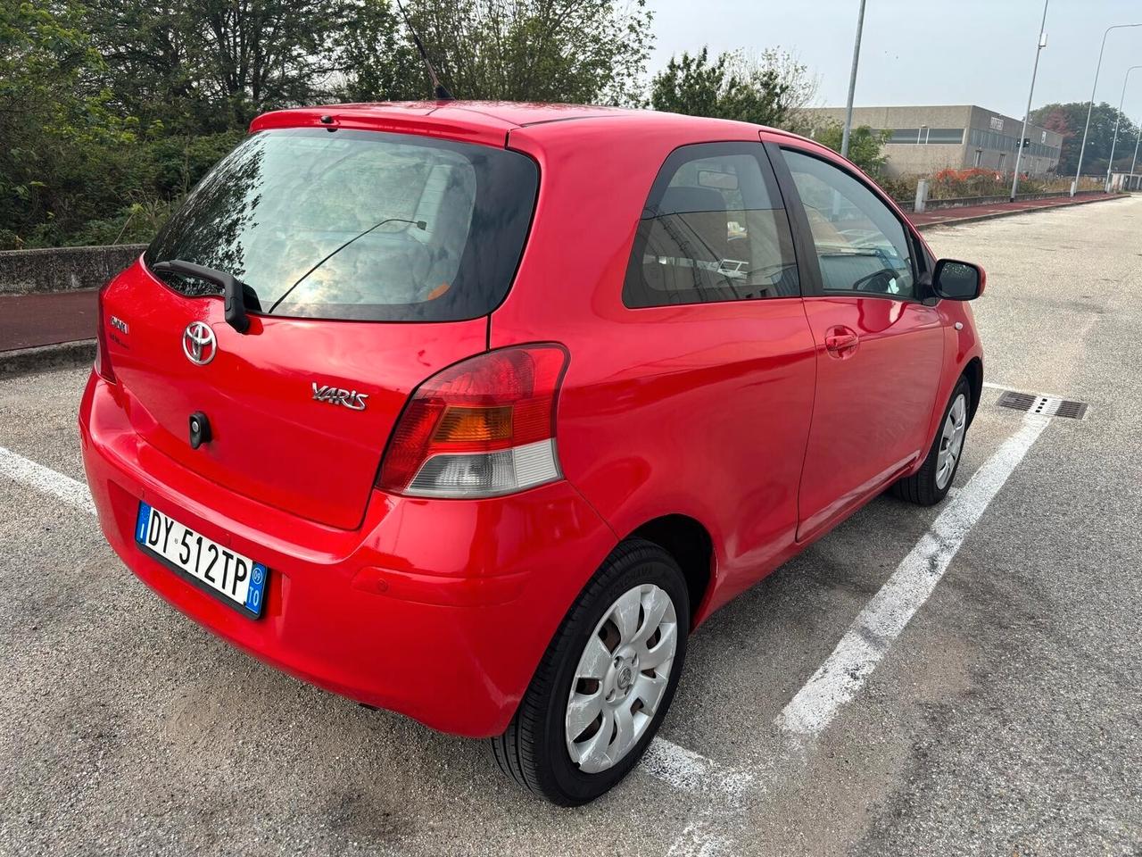 Toyota Yaris 1.0 3 porte Sol CON SOLI 108024 KM, ADATTA AI NEOPATENTATI