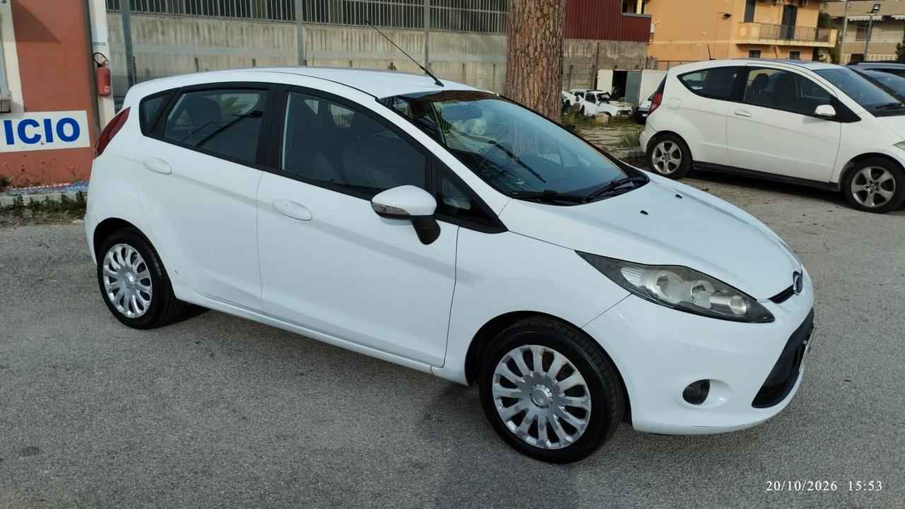 Ford Fiesta 1.4 TDCi 70CV 5 porte Titanium