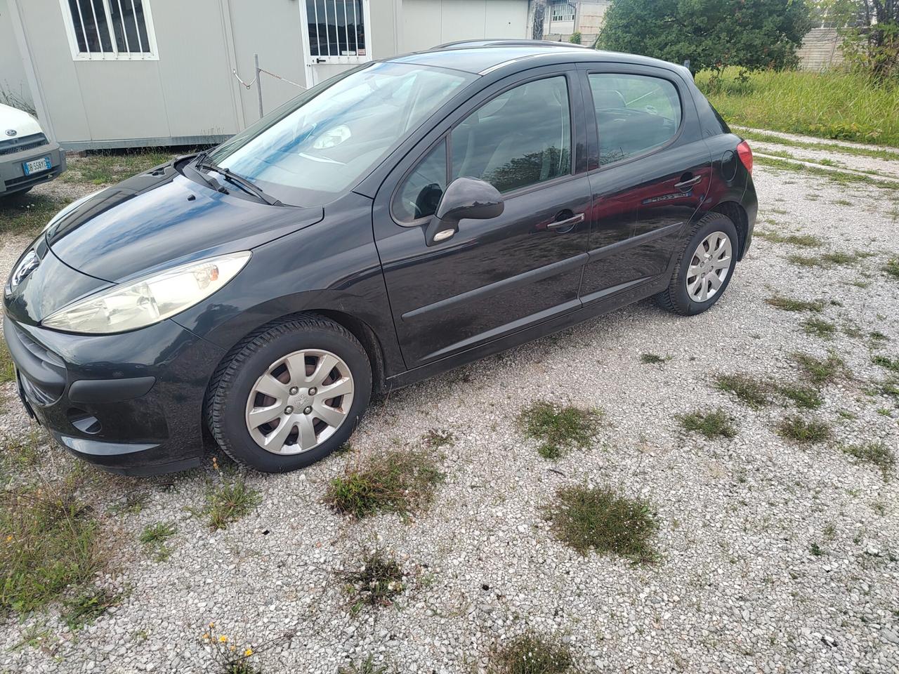 Peugeot 207 1.4 8V 75CV 5p. ONE Line