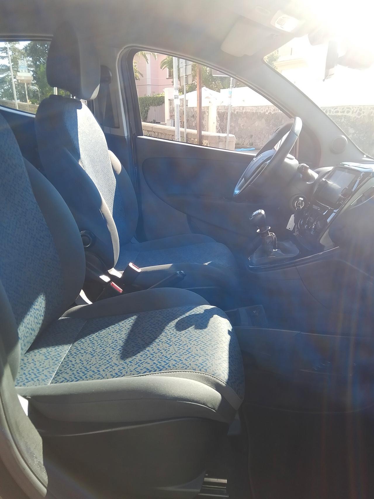Lancia Ypsilon 1.0 FireFly 5 porte S&S Hybrid Gold Plus