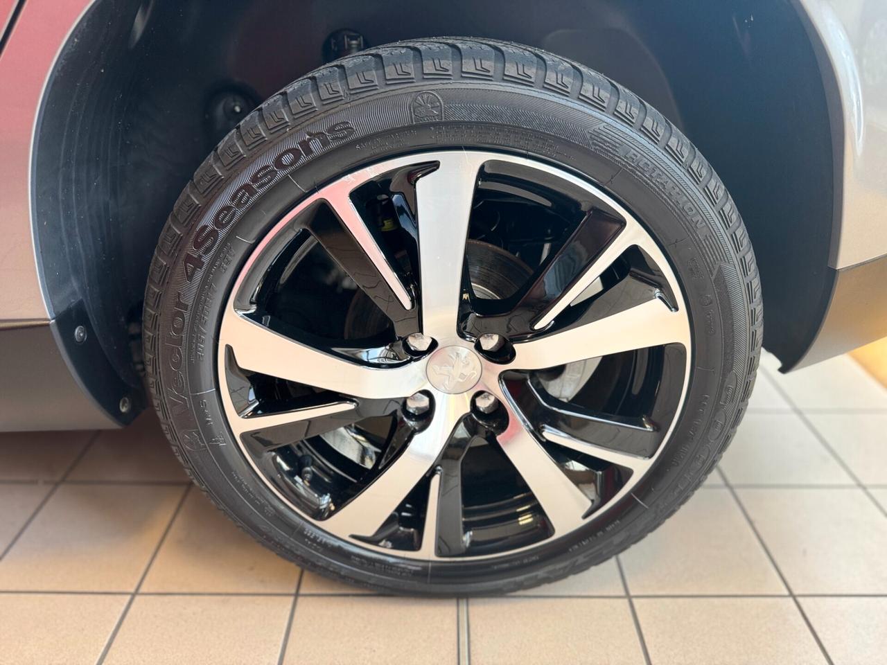 Peugeot 2008 BlueHDi 120 S&S Allure