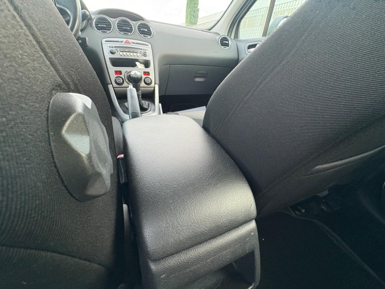 Peugeot 308 1.6 8V HDi 93CV 5p 2012