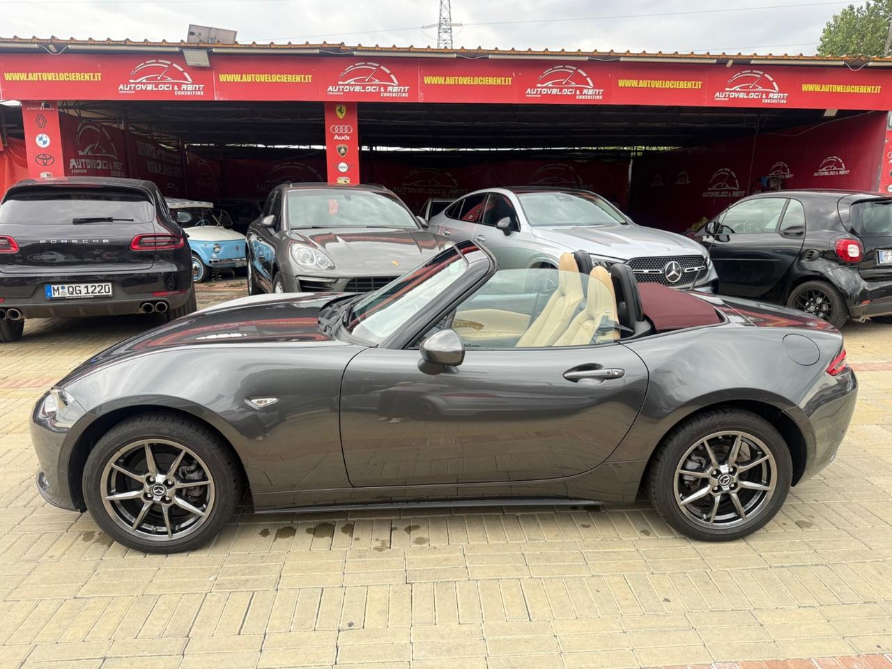 MX-5 1.5 SAKURA | CAPOTE BORDEAUX | PELLE BEIGE | BOSE | FULL LED | 17” | PRONTA CONSEGNA