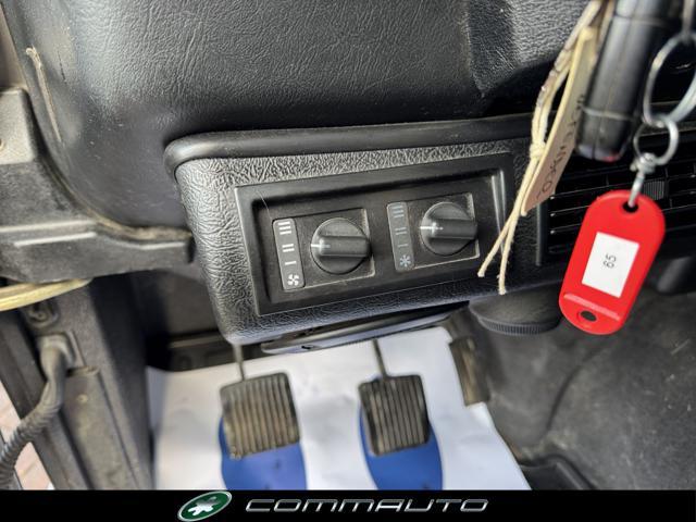 LAND ROVER Defender 110 2.5 Td5 cat S.W. SE