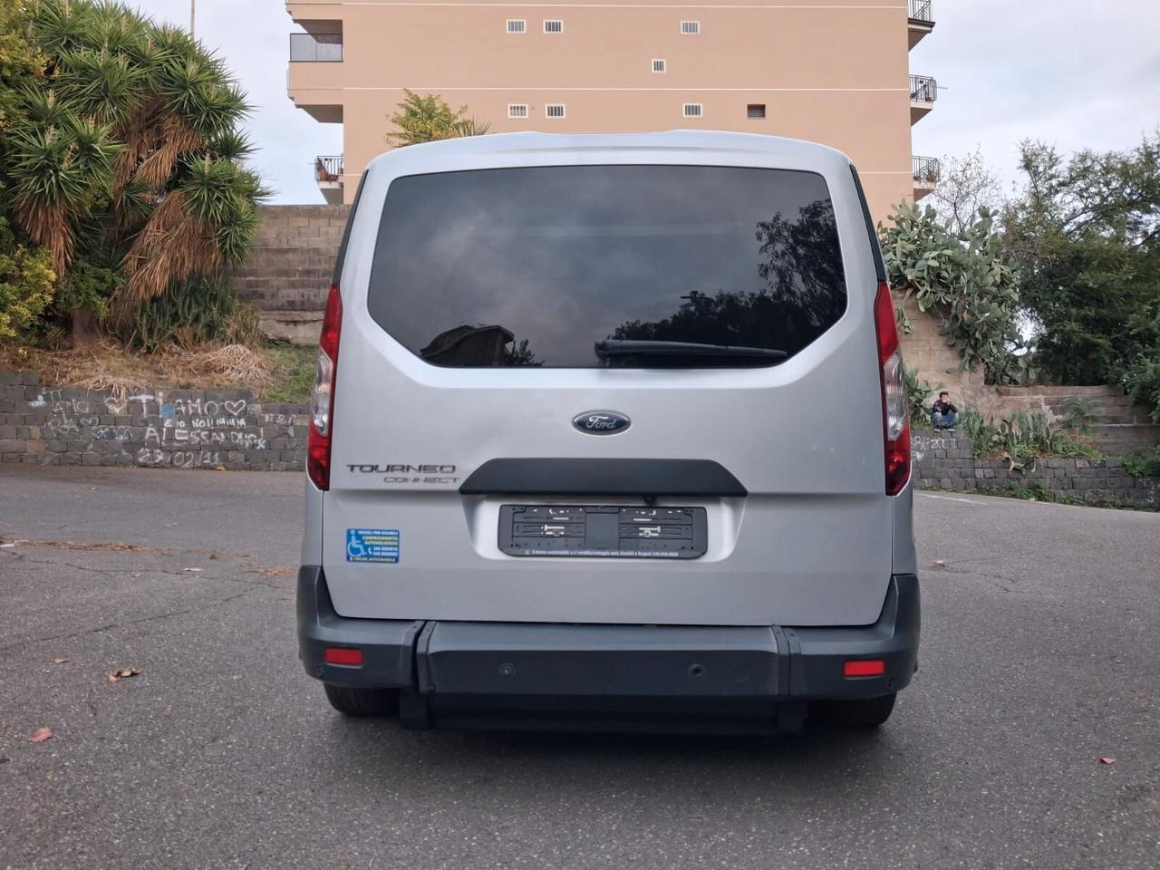 Ford Tourneo Connect Pianale ribassato con rampa disabili in carrozzina
