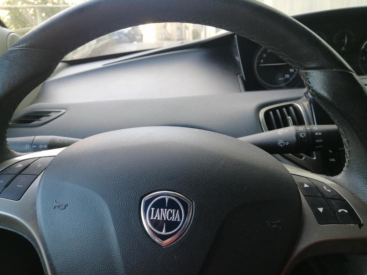 Lancia Ypsilon 1.2 69 CV 5 P GPL Gold