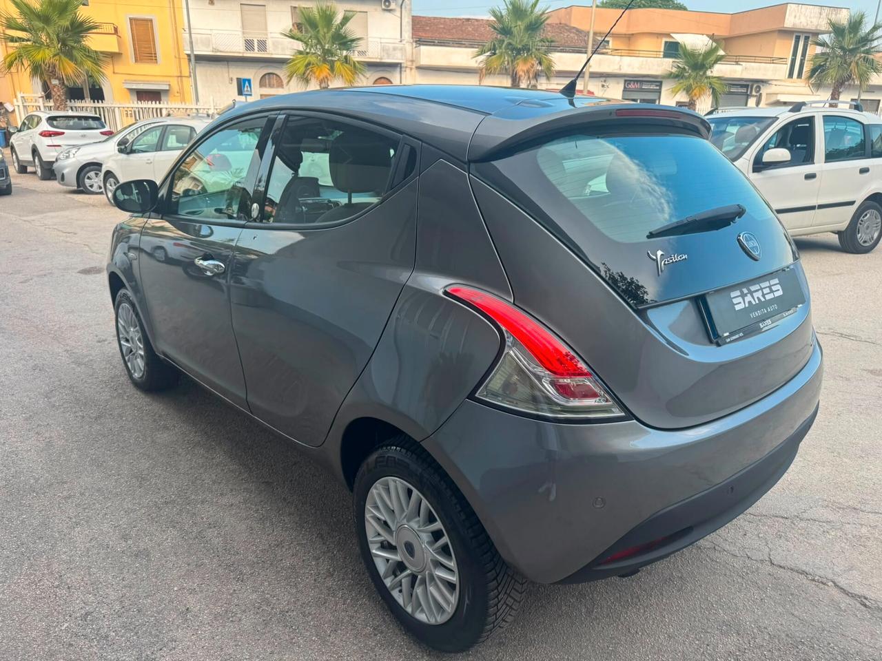 Lancia Ypsilon 0.9 TwinAir 85 CV 5 porte Metano Ecochic Elefantino