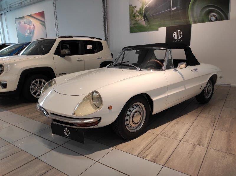 Alfa Romeo Spider 1750 Veloce "osso di seppia"