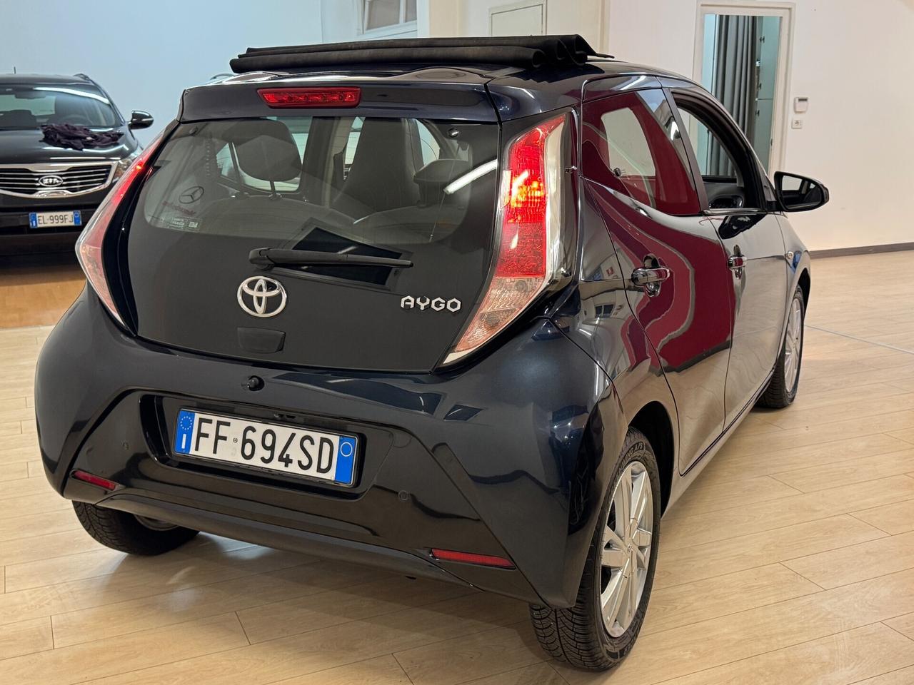 Toyota Aygo 1.0 VVT-i 69 CV 5p Camera Tetto Cruise Pelle