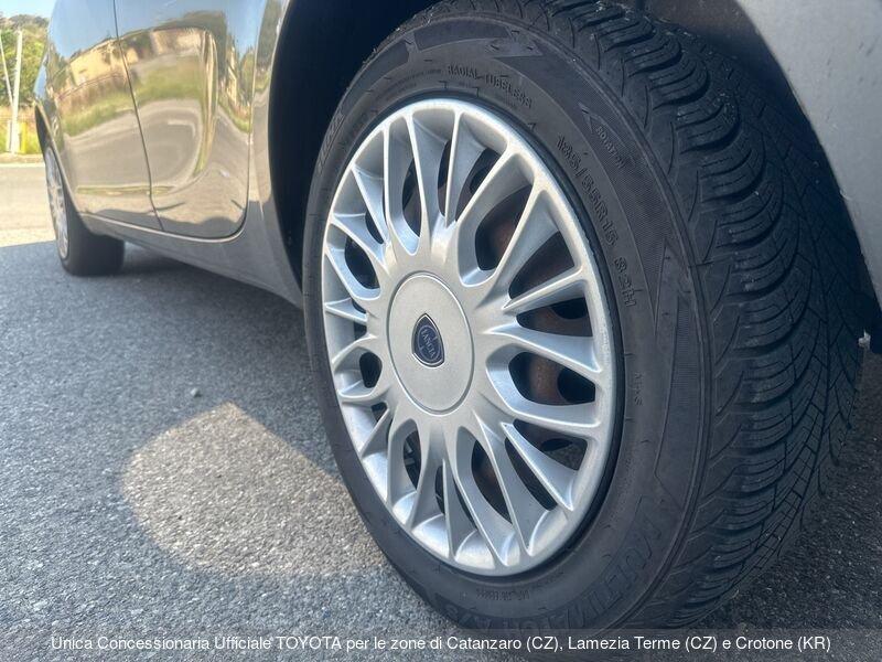 Lancia Ypsilon Ypsilon 1.2 69 CV 5 porte Silver