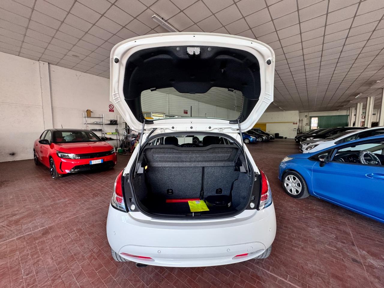 Lancia Ypsilon 1.0 FireFly 5 porte S&S Hybrid Ecochic Gold