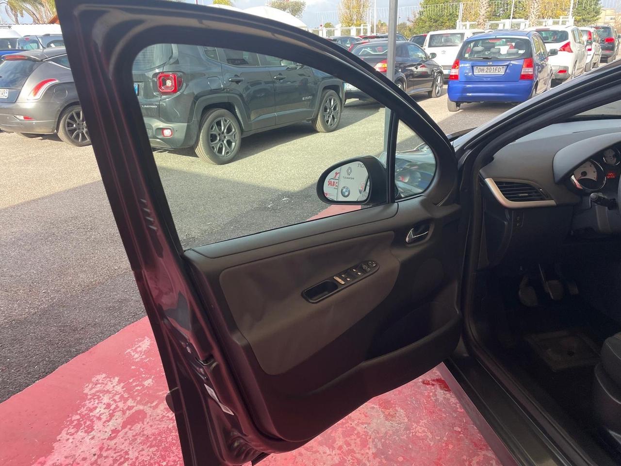 Peugeot 207 1.4 VTi 95CV SW X Line