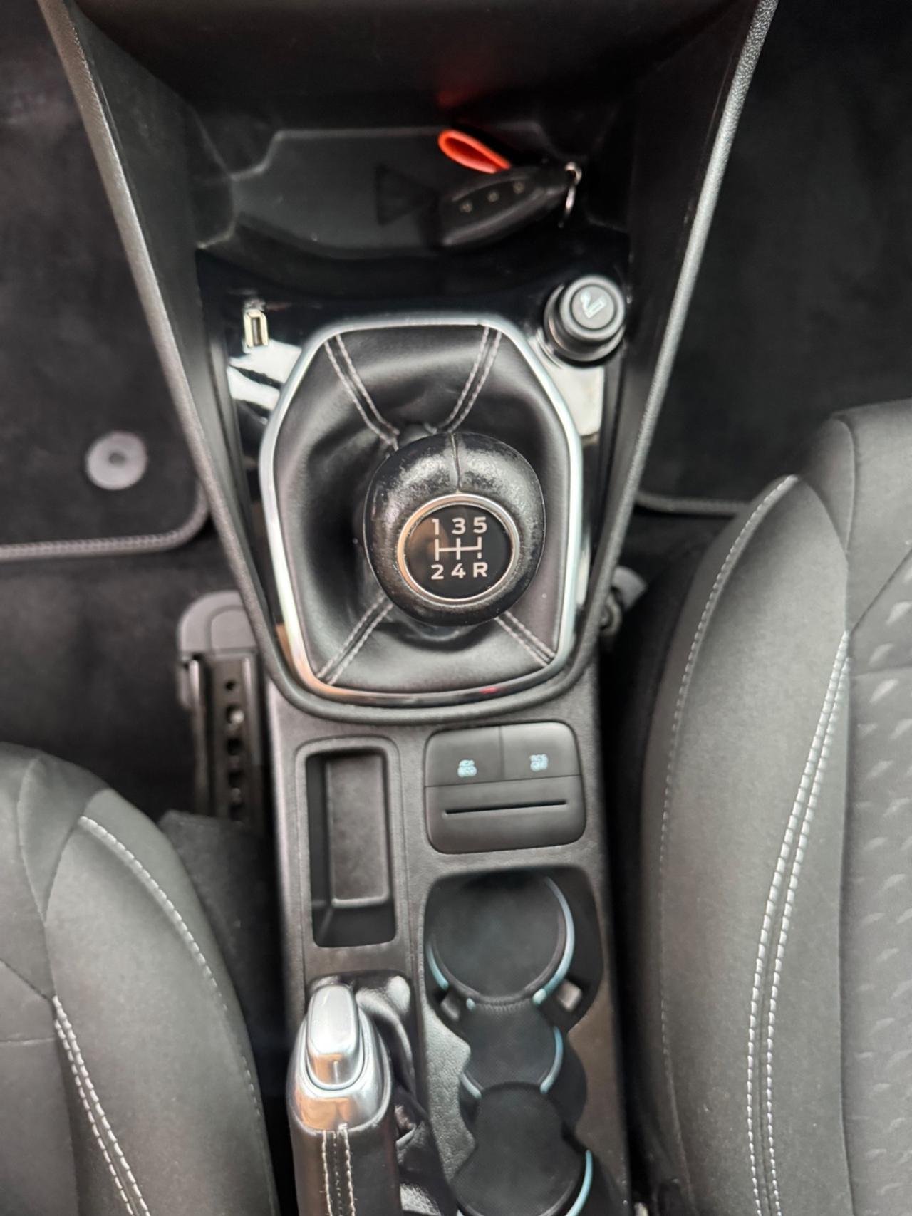 Ford Fiesta 1.1 benzina idonea ai neopatentati