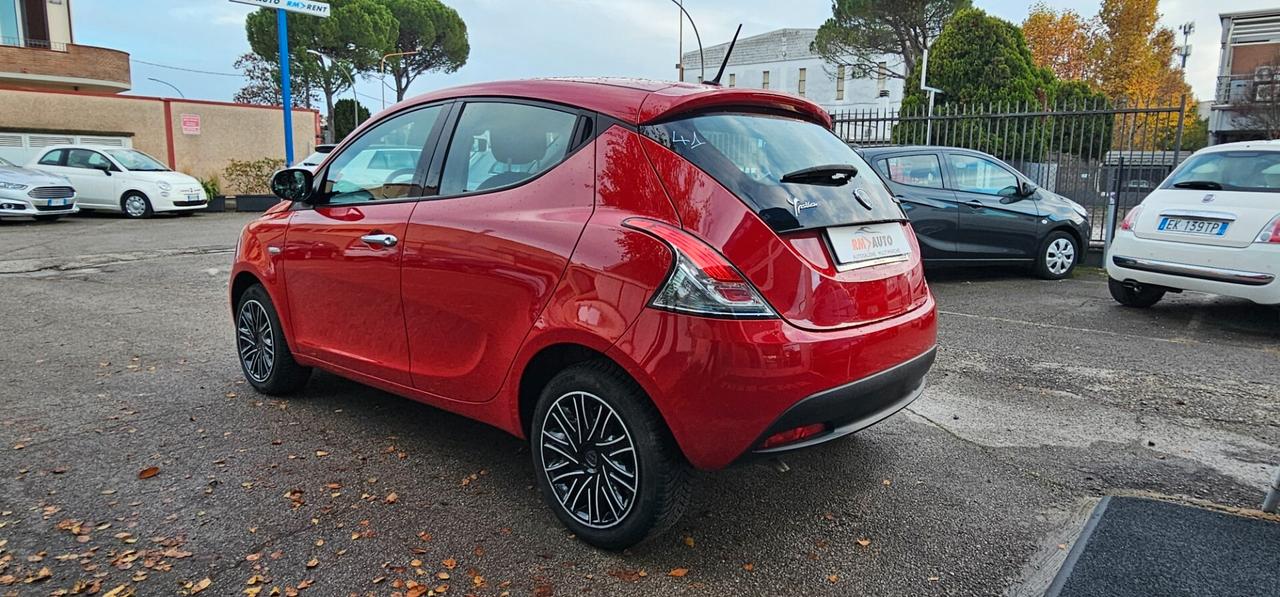 Lancia Ypsilon 1.0 benzina Hybrid