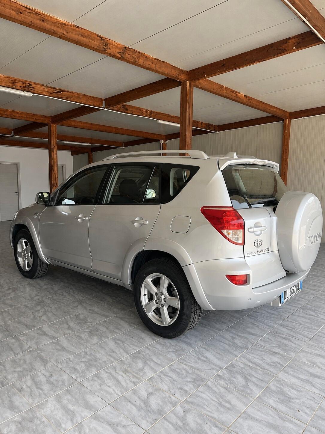 Toyota RAV 4 RAV4 2.2 D-4D 177 CV Sol Plus