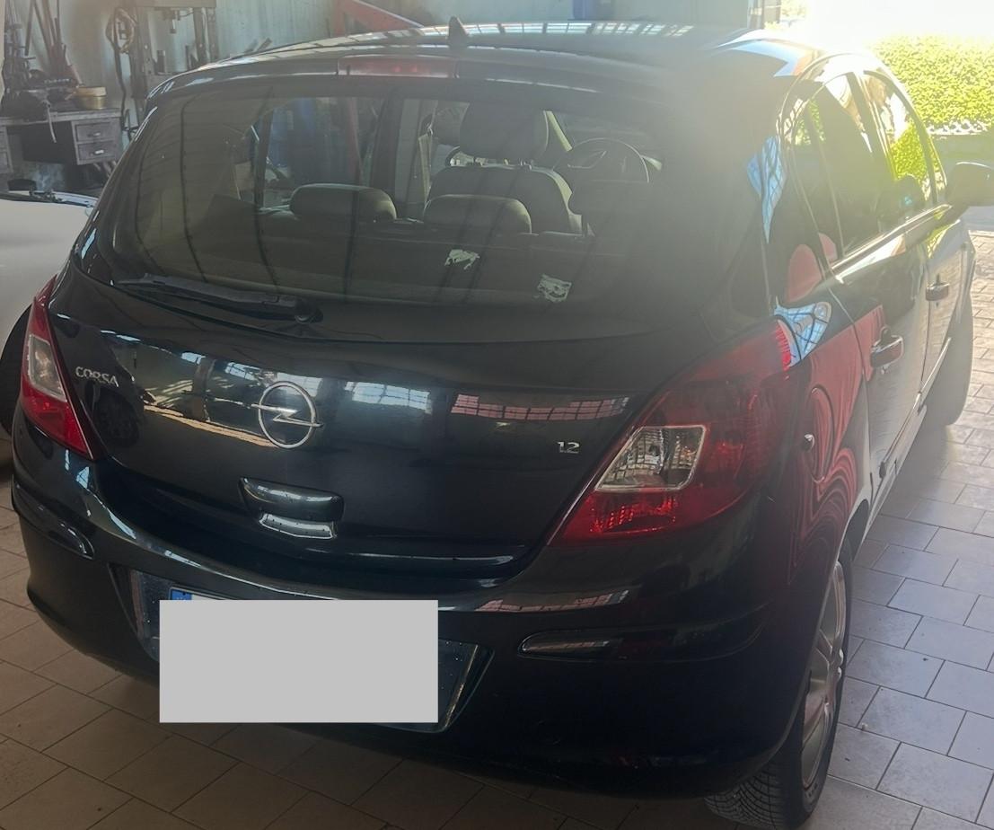 Opel Corsa 1.4 16V 5 porte Cosmo