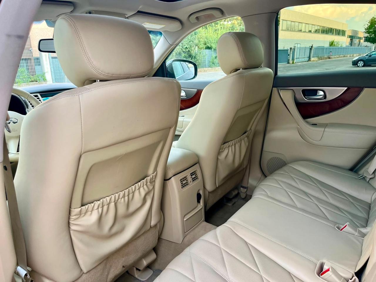 Infiniti FX FX30d S Premium 3.0d 2011 142.000km perfetta
