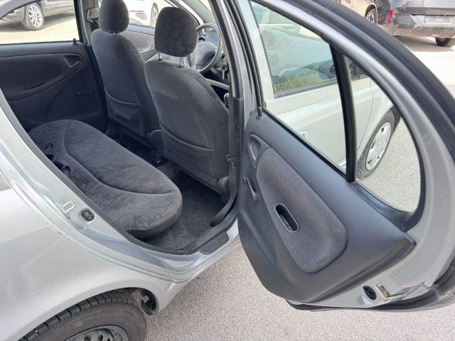 TOYOTA Yaris 1.0i 16V cat 5 porte OK neopatentati