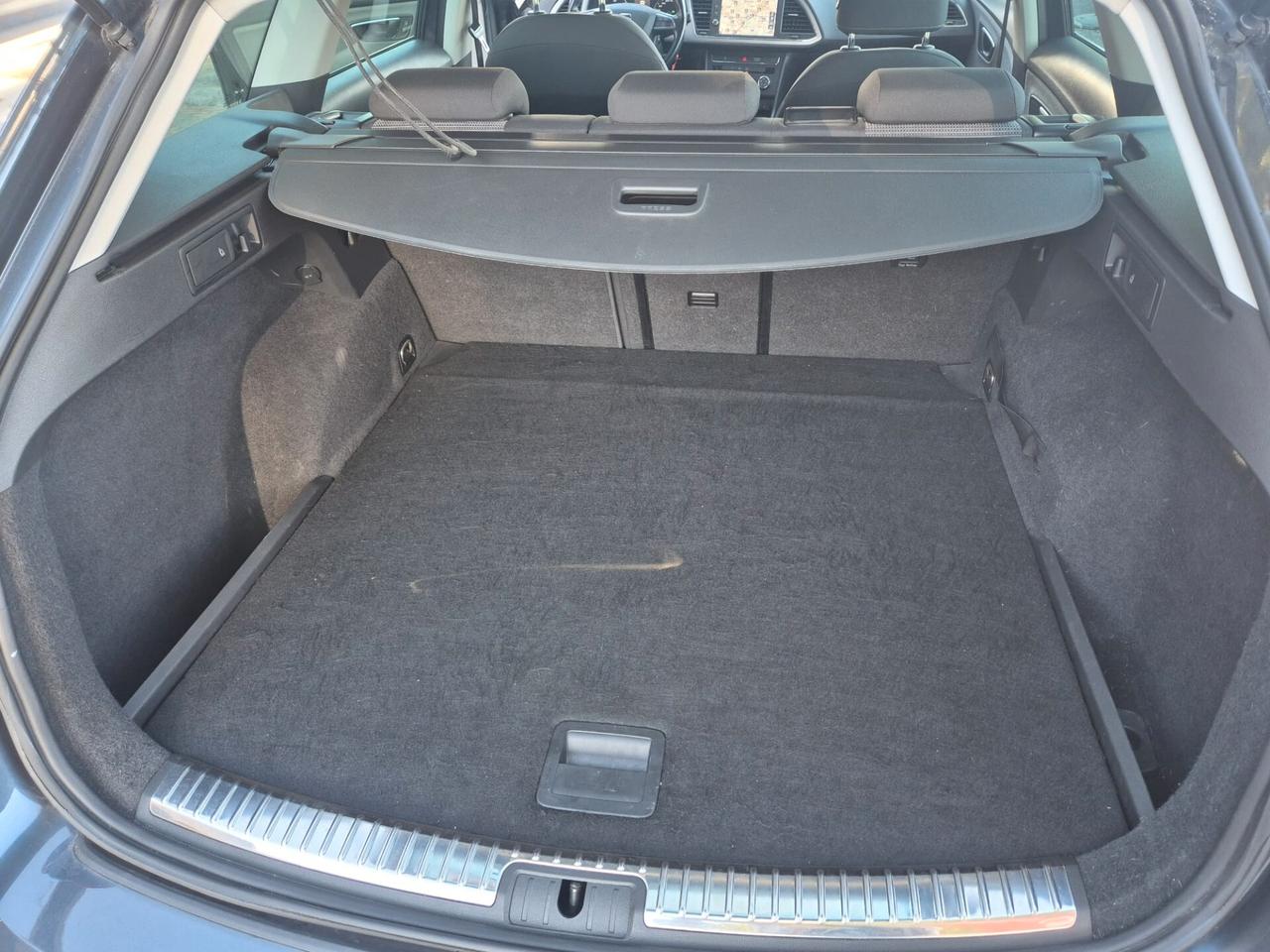 Seat Leon 1.6 TDI DSG ST Business E6D -- OK Neopat.!!