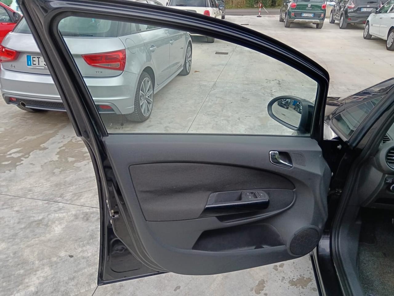 Corsa 5 porte GPL "UNIPROPRIETARIO"