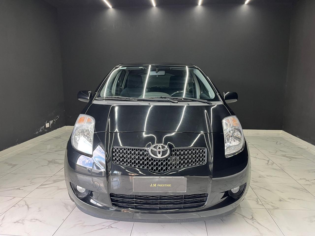 Toyota Yaris 1.3 5 porte Navi OK NEOPATENTATI