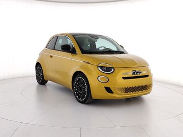 Fiat 500 Berlina Hybrid La Prima