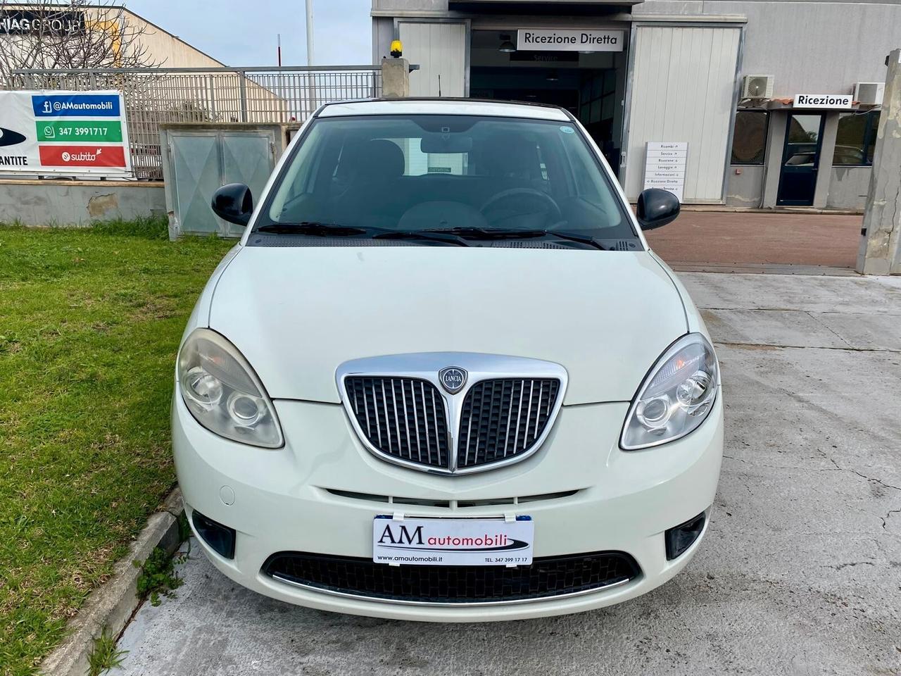 Lancia Ypsilon 1.3 MJT 75 cv. Unyca
