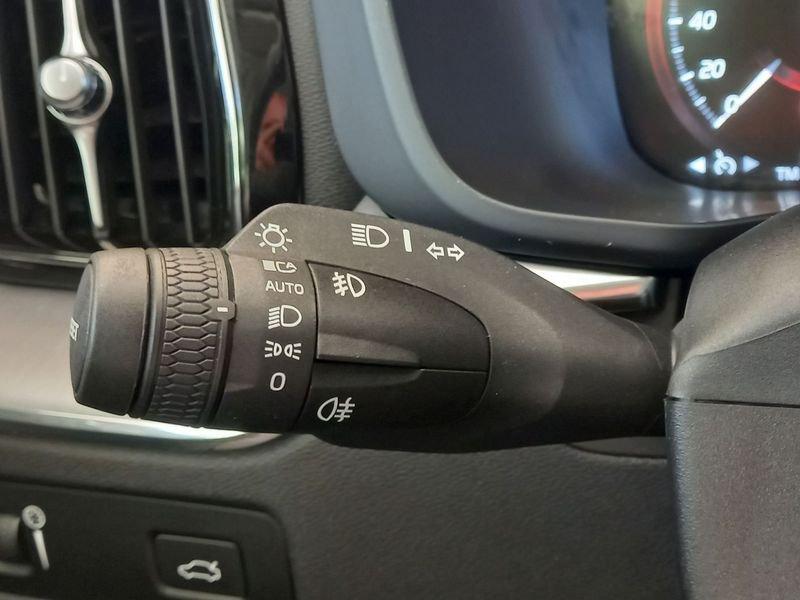 Volvo XC60 B4 197+14 CV AWD Automatica NAVI LED Momentum Pro