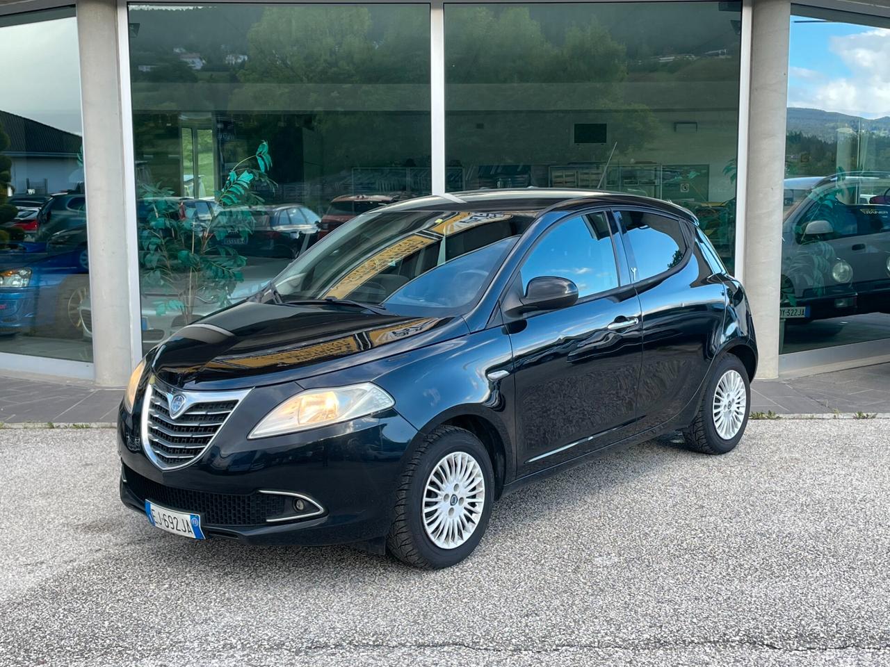 Lancia Ypsilon 1.2 69 CV 5 porte S&S Platinum