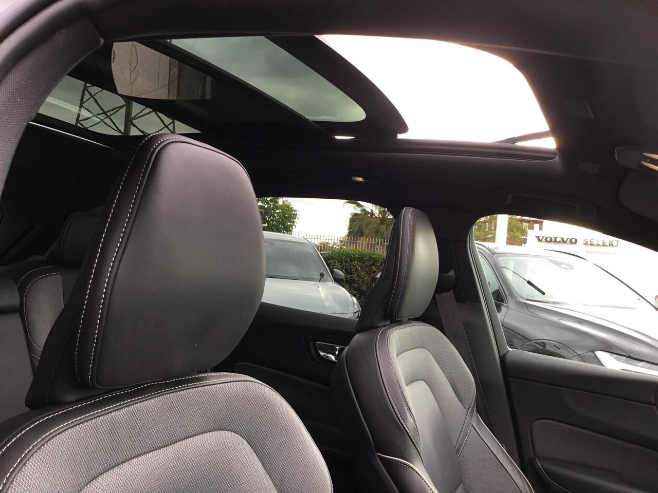 Volvo XC60 T6 Plug-in hybrid AWD automatico Plus Dark