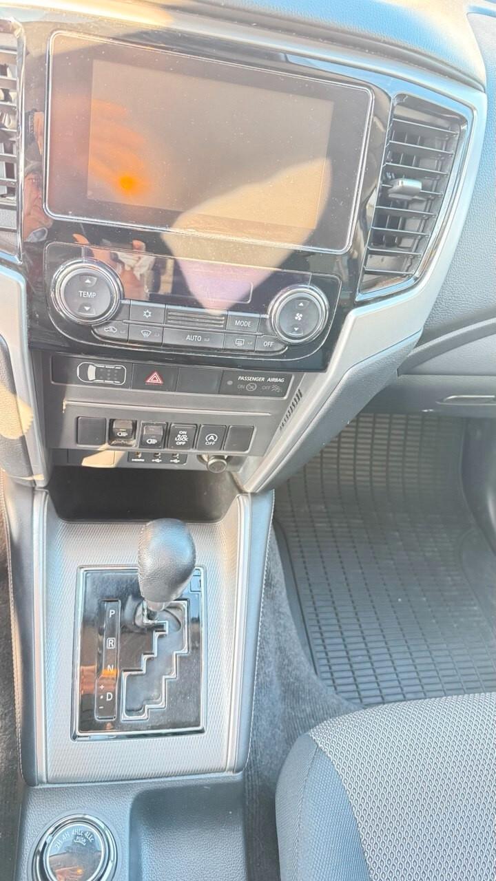 Mitsubishi L200 2.3 D Club Cab 4x4 Super Select Intense