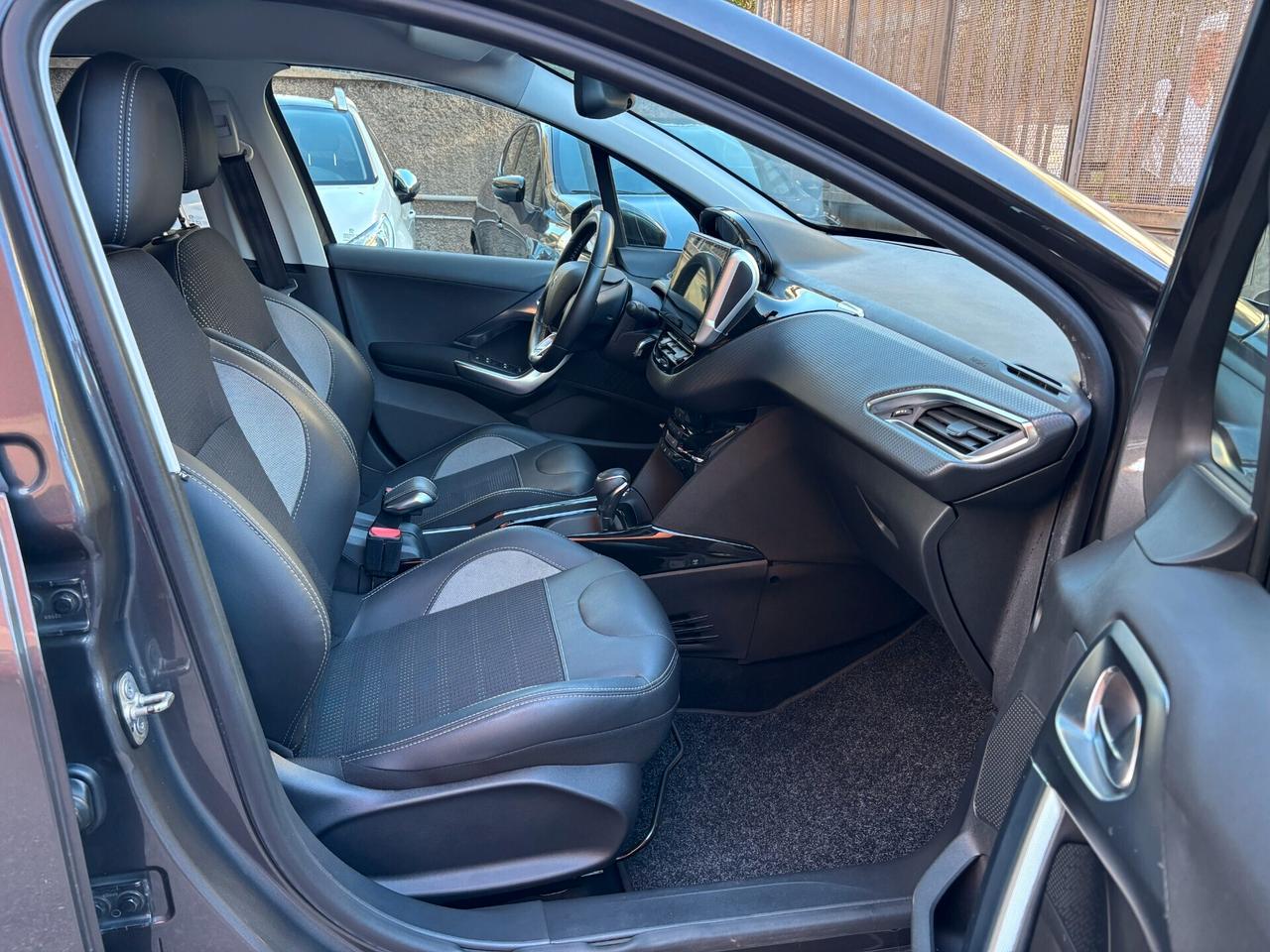 Peugeot 2008 PureTech Turbo 110 EAT6 S&S Black Matt PREZZO REALE