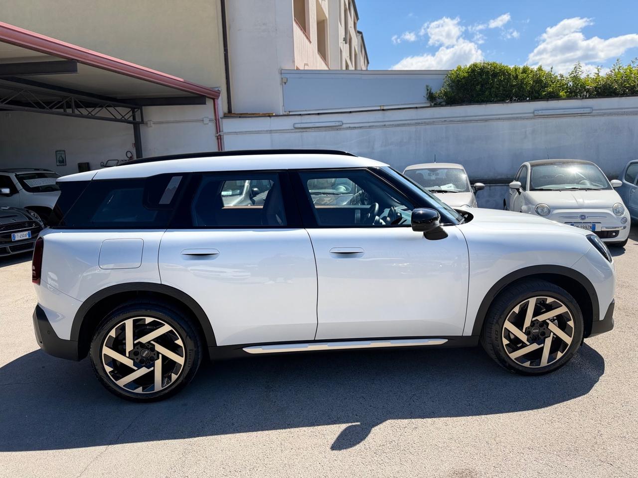 Mini Countryman Favoured 1.5 benzina/hybrida COME NUOVA