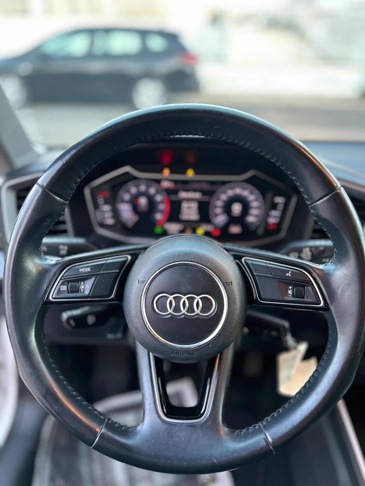 Audi A1 1.0 TFSI Admired-2018-NAVI-SENSORI