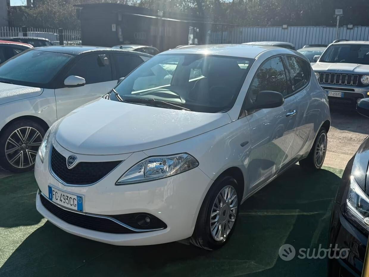 Lancia Ypsilon 2016 GPL di serie