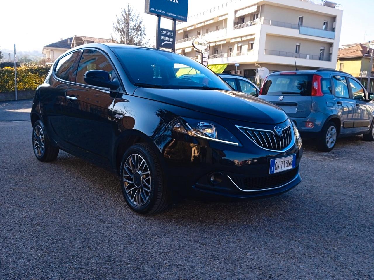 Lancia Ypsilon 1.0 FireFly 5 porte S&S Hybrid Ecoshic Gold