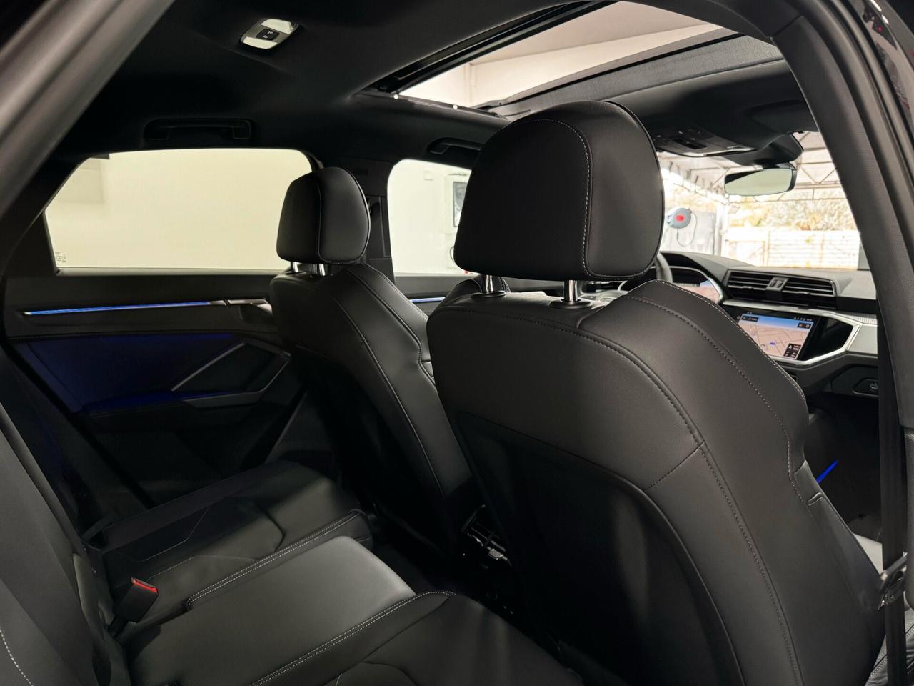 Audi Q3 35 TDI S tronic Identity Black