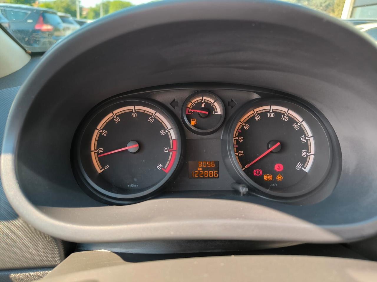 Opel Corsa 1.2 5 porte Club *NEOPATENTATI*BENZINA-E4*
