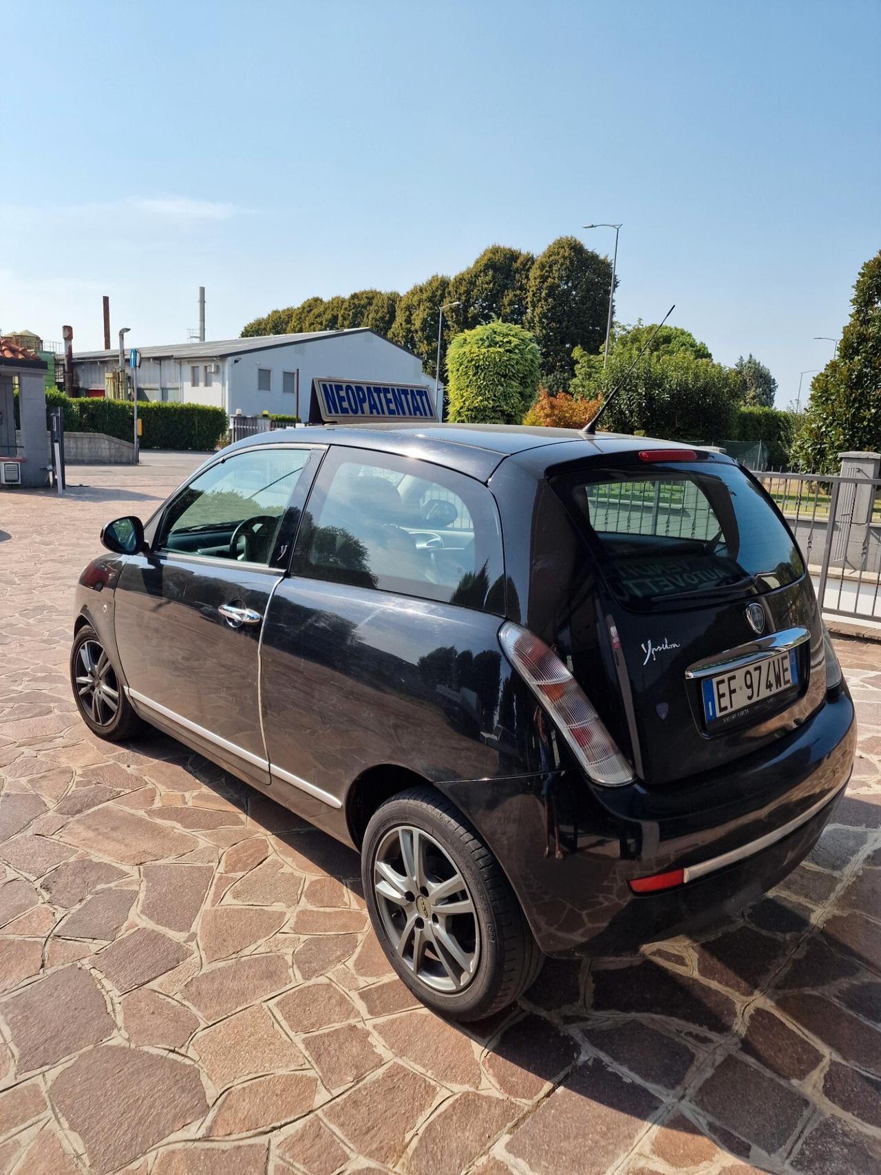 Lancia Ypsilon 1.2 69 CV Diva per NEOPATENTATI